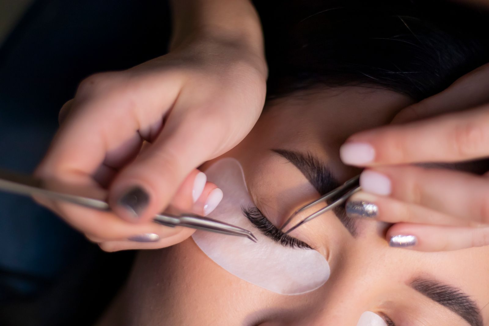 Lash bar